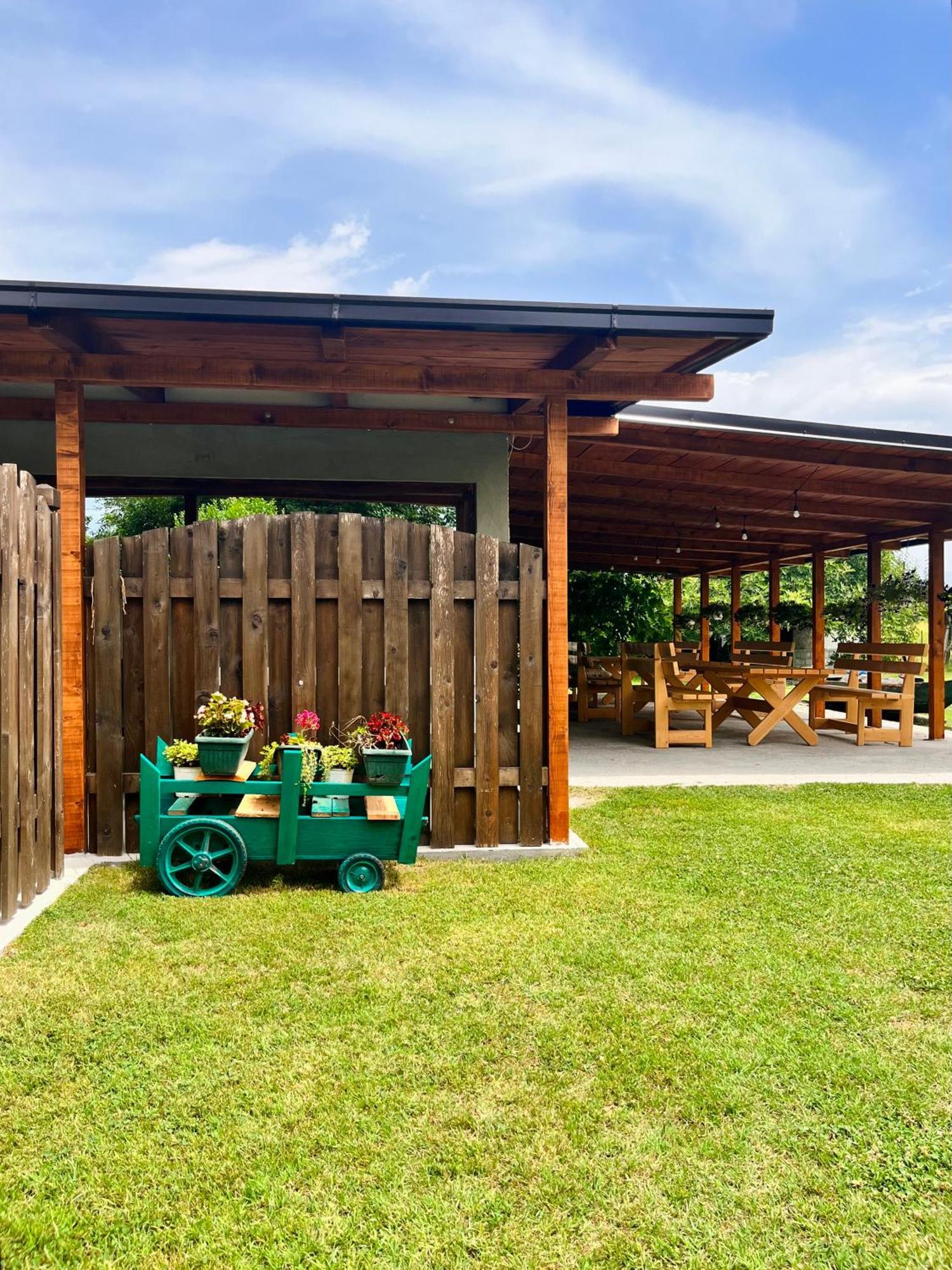 Balabani Local Stay Golubovci 외부 사진