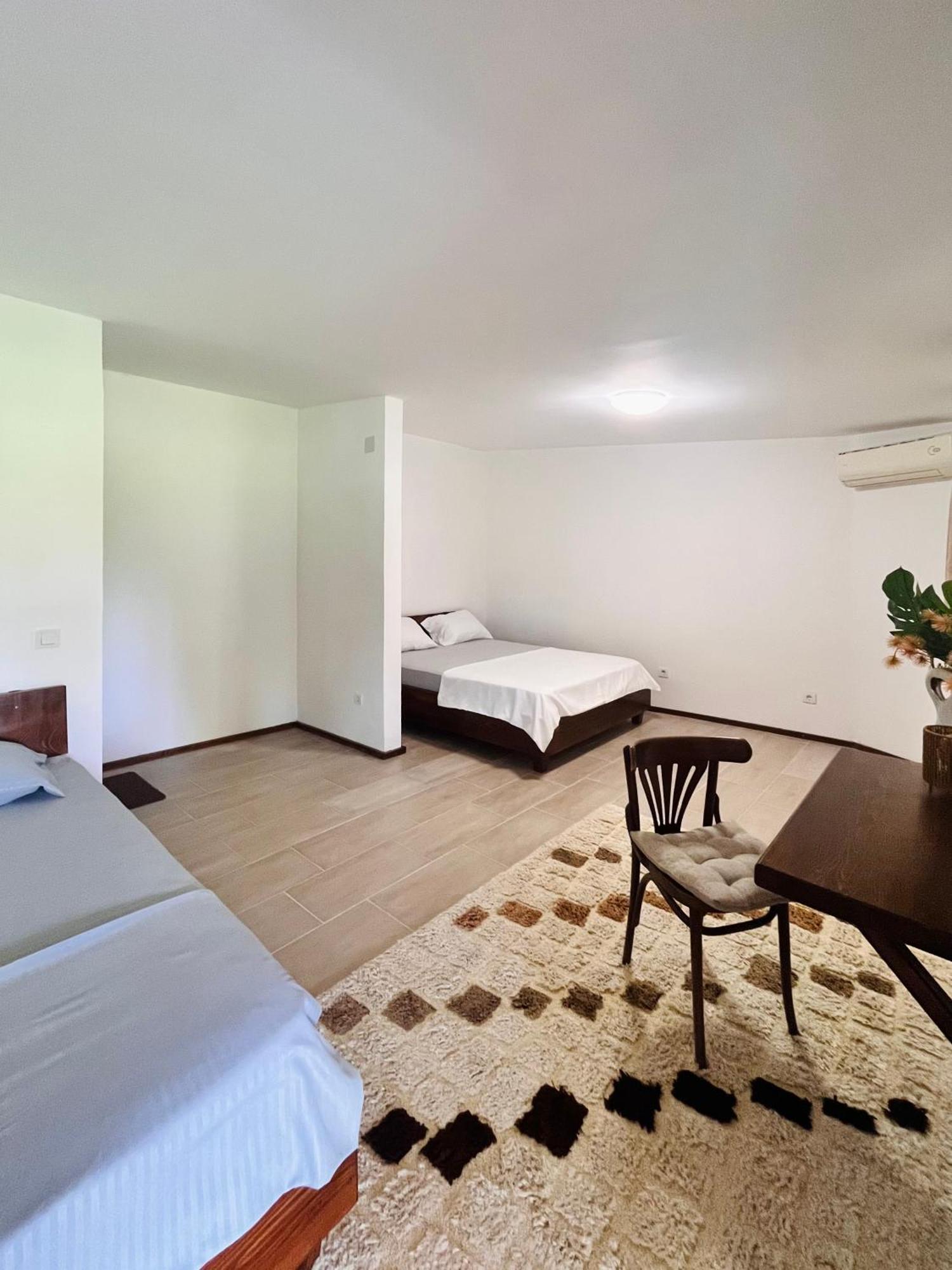Balabani Local Stay Golubovci 외부 사진